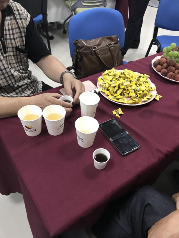 期間菇新為俱樂部領(lǐng)導專門準備了靈芝茶，讓大家更親近靈芝
